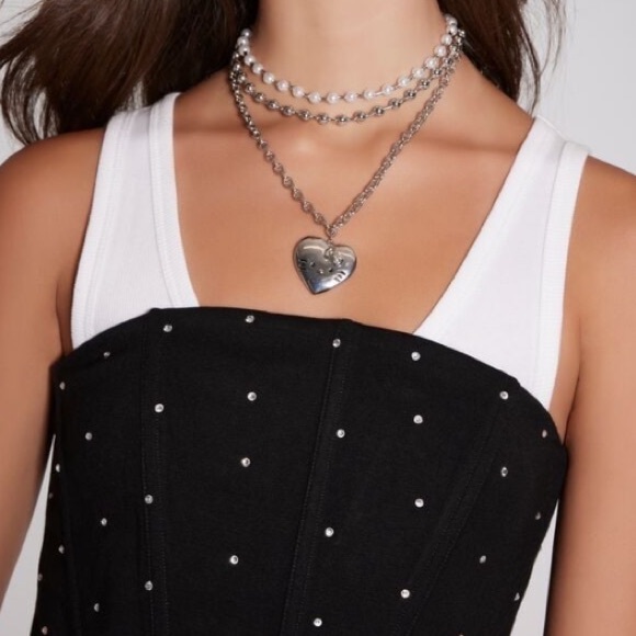 🎀 Hello Kitty Layered Pendant Necklace 🎀 - Picture 2 of 2